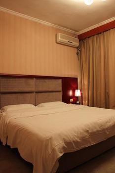 Dongfang Hotel Harbin Exteriör bild